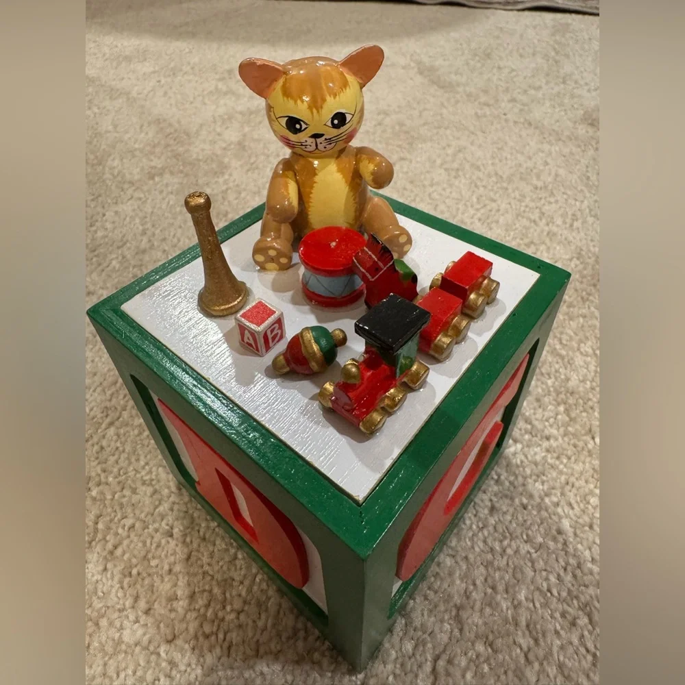 Mid century modern Green block Box with Figurines Christmas